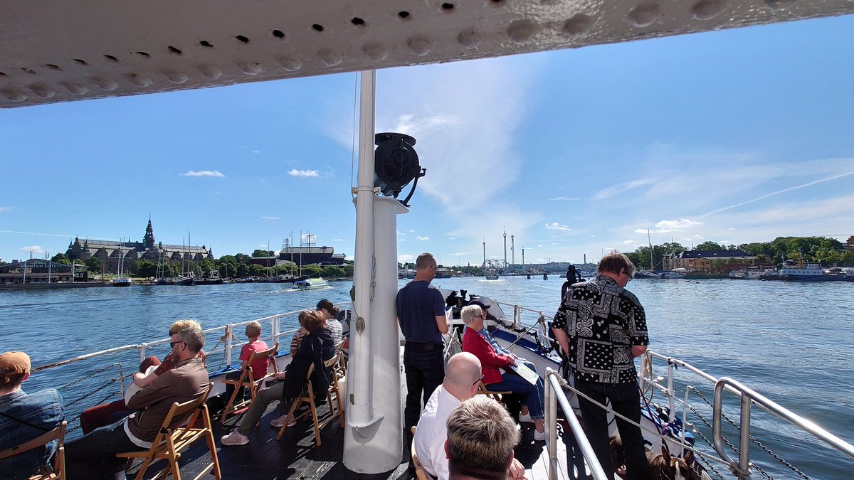 Tur med Strömma Kanalbolaget och sekelskiftesfartyget M/S Gustafsberg VII från Nybrokajen till Artipelag. Avgång kl 11 tisdag till söndag, läs mer på vår hemsida.