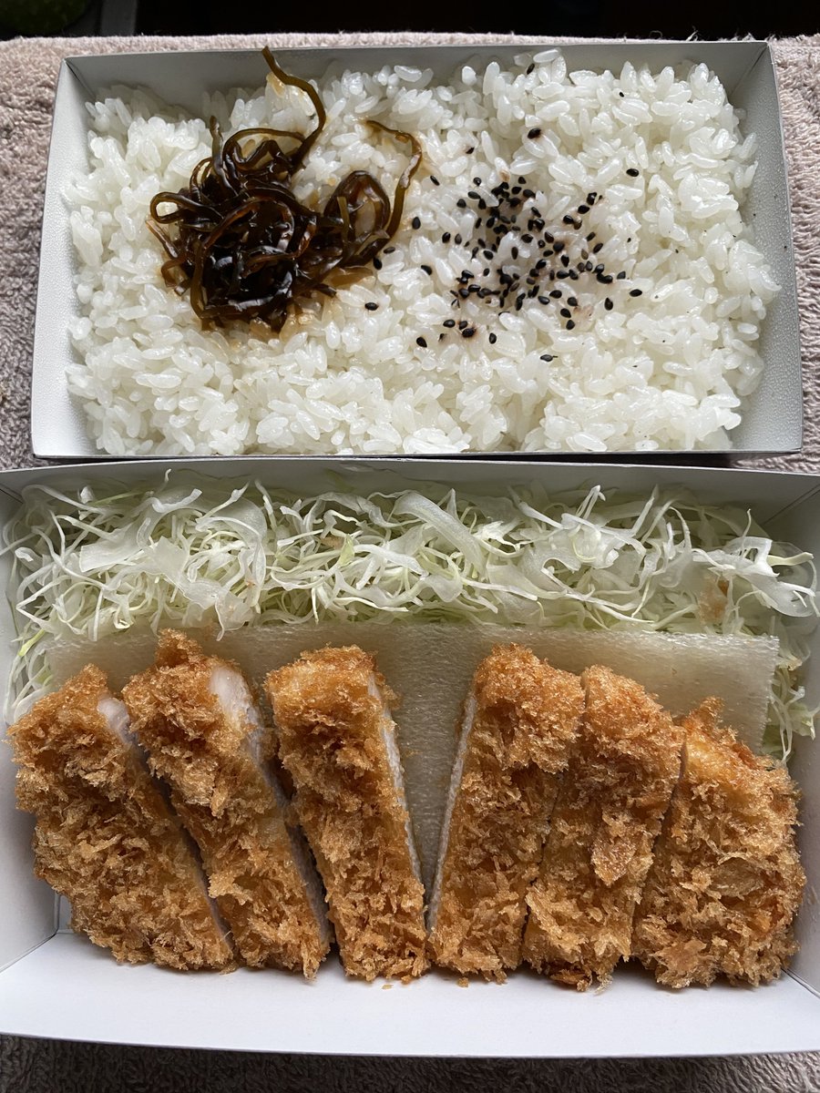 mp0_01's tweet photo. とんかつ和幸
ロースカツ弁当
とんかつ美味しいにゃ^o^ https://t.co/RSqD20Vo5C