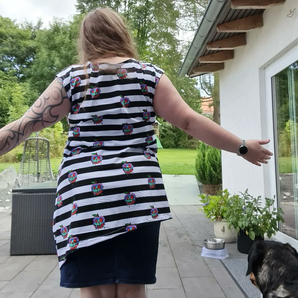 Sisi49402706's tweet photo. #neuesstöffchen alte-liebe- #schnittmuster

#zipfeltunika aus meiner neuen eroberung ❤️

#handmadeclothing #handmadeaccessories #handmadeshirt #etsyDE #twitchstreamergirl #twitchDE #ichnäheaufbestellung #nähenistwiezaubernkönnen #sewersgonnasew #sewsewsew #ichnähefürmich https://t.co/7PoYQzhXGz