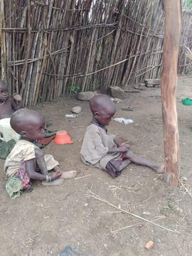 Bobijunior13's tweet photo. More than 20,000 children in Karamoja are malnourished!8-10 people die of hunger daily!
#KaramojaIsbleeding. https://t.co/2IgpZy6Uwx