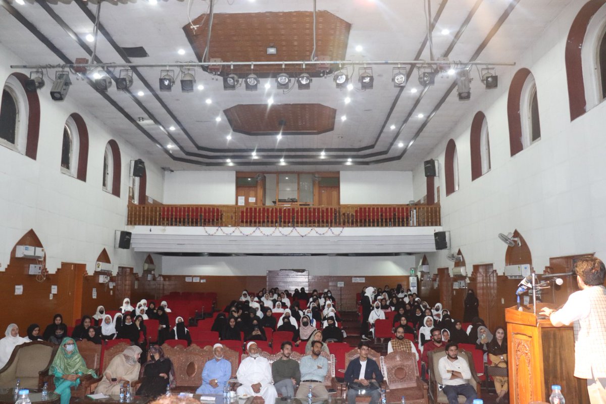 aaberawan's tweet photo. On 01 August 2022, NGO Aab E Rawan organised “Sheikh-ul Alam Conference (Almadar Awards)” in collaboration with Kashmiri department, Women's College, M.A road Sgr. https://t.co/tsJDfarhhd