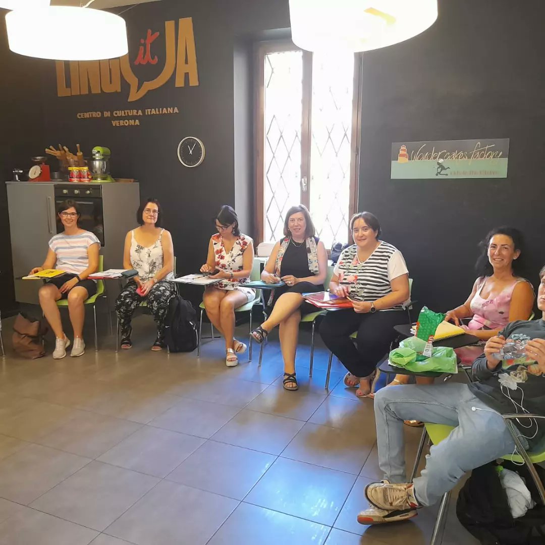 EliminandoF's tweet photo. Las profesoras Olga Aguilera y M. Anselma Alcaide han realizado un curso de cultura italiana en Verona, gracias a una movilidad de #ErasmusPlus     del proyecto KA104 ELIMINANDO FRONTERAS.@sepiegob @EuropeDirectCor @EPALE_ES @eTwinning_es @IesTrassierra https://t.co/wvvMcYqgCW