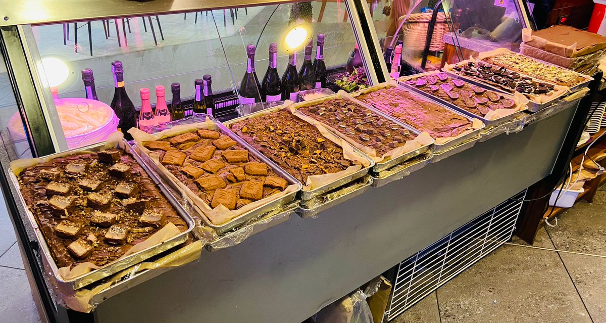 BuckshawHub's tweet photo. Special delivery from Natalie at The Cakehouse!🧁

We've got cupcakes and brownies galore at Cappuccino's today, including Double Decker, Biscoff, Crunchie, Kinder Bueno, Terry's Chocolate Orange, Oreo and Mars bar. 😋

Which flavour are you going for? 👀👇

#brownies #cupcakes https://t.co/T8HrNQyqSS