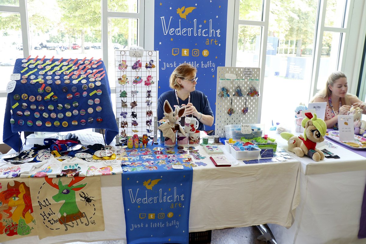 xeto_de's tweet photo. And more great vendors of @gala_con 2022β¨ (1)
@Chibipets
@VederlichtArt
@MistressLouvely
#XTGC22 https://t.co/qvvQVGbyzb
