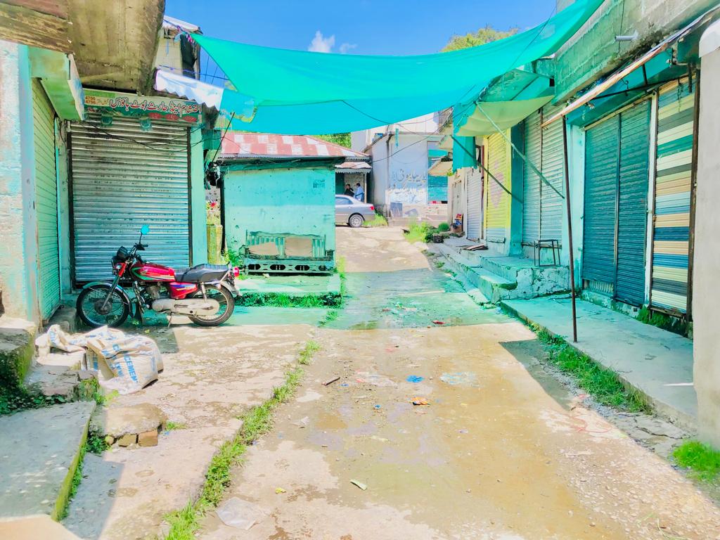 aneeq_khalil's tweet photo. #آواز_دو_ہم_ایک_ہیں✌️⁩🚩

قلعاں ایکشن کمیٹی پونچھ  کی کال پر مکمل شٹر ڈاؤن ہڑتال، انجمن تاجران قلعاں ، سول سوسائٹی اور تمام جماعتوں کے افراد نے شرکت کی اس موقعہ پر احتجاجی مظاہرہ کا انقعاد کیا گیا https://t.co/1O15KfuNAW