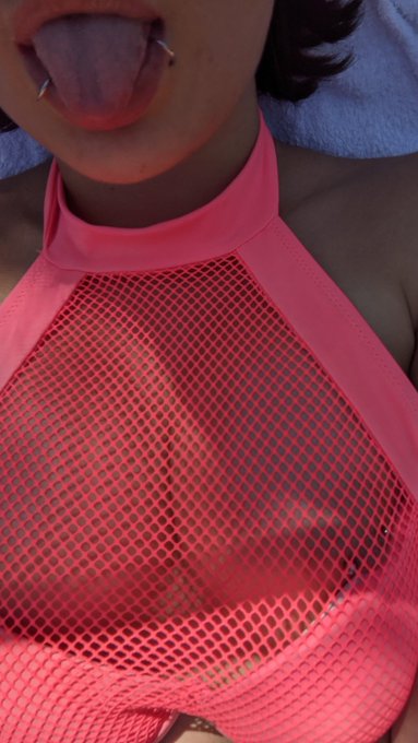 thinking about something that would fit nicely in between🍒 https://t.co/xN8rIyoNAs