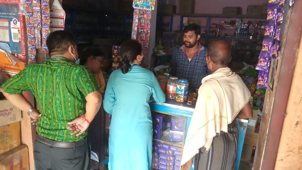 FS_Odisha's tweet photo. Surveillance campaign on Adulteration of Edible Oils Drive for a period of two weeks from 1st August 2022 to 14th August 2022.
Edible Oil Surveillance sampling at Sub division Athgarh district Cuttack. #FSSAI #Cuttack # Food Safety #AGMARK #OTV #Odisha https://t.co/L0egRQTee0