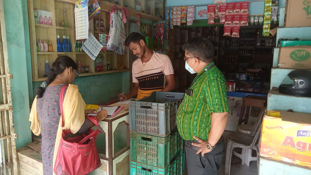 FS_Odisha's tweet photo. Surveillance campaign on Adulteration of Edible Oils Drive for a period of two weeks from 1st August 2022 to 14th August 2022.
Edible Oil Surveillance sampling at Sub division Athgarh district Cuttack. #FSSAI #Cuttack # Food Safety #AGMARK #OTV #Odisha https://t.co/L0egRQTee0