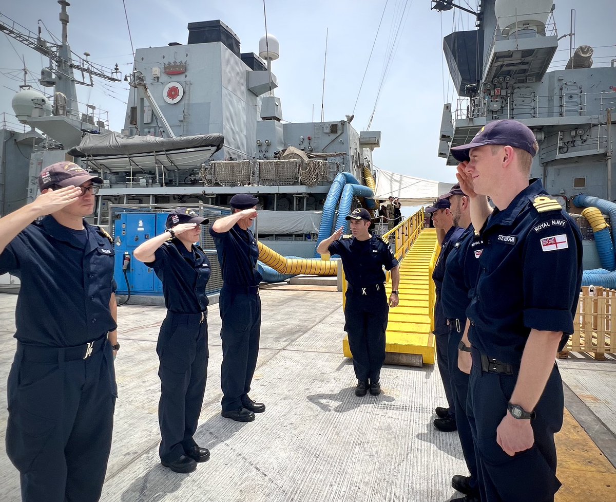 We have conducted our 10th crew rotation on HMS Montrose. 

Port crew 🔴 handed over to Starboard crew 🟢 in Bahrain 🇧🇭, with Commander Thompson and her crew taking over from Commander Irving. 

#opkipion