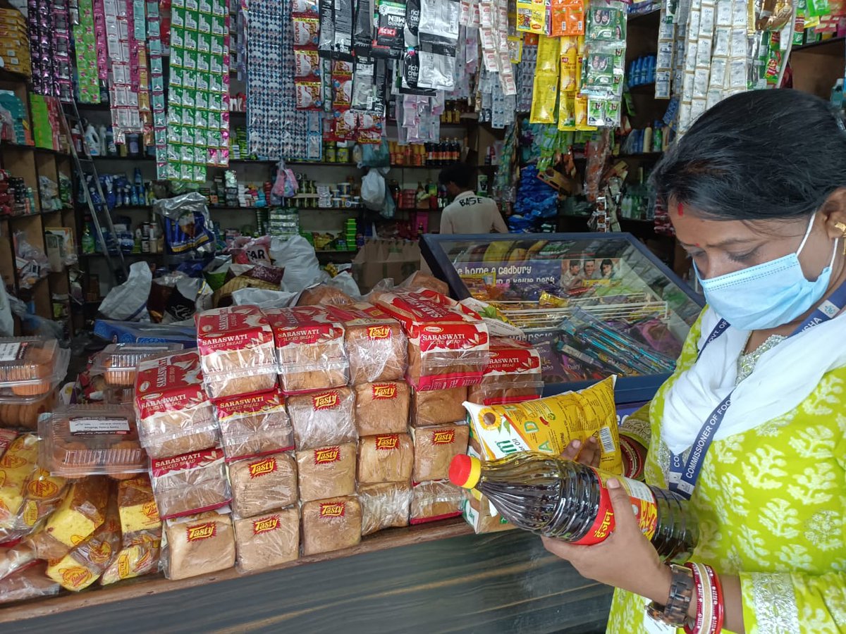 FS_Odisha's tweet photo. Edible oil surveillance sampling at sub division Talcher District Anugul #FSSAI #AGMARK #OTVNews #Odisha https://t.co/Aw7DR0P4Jf