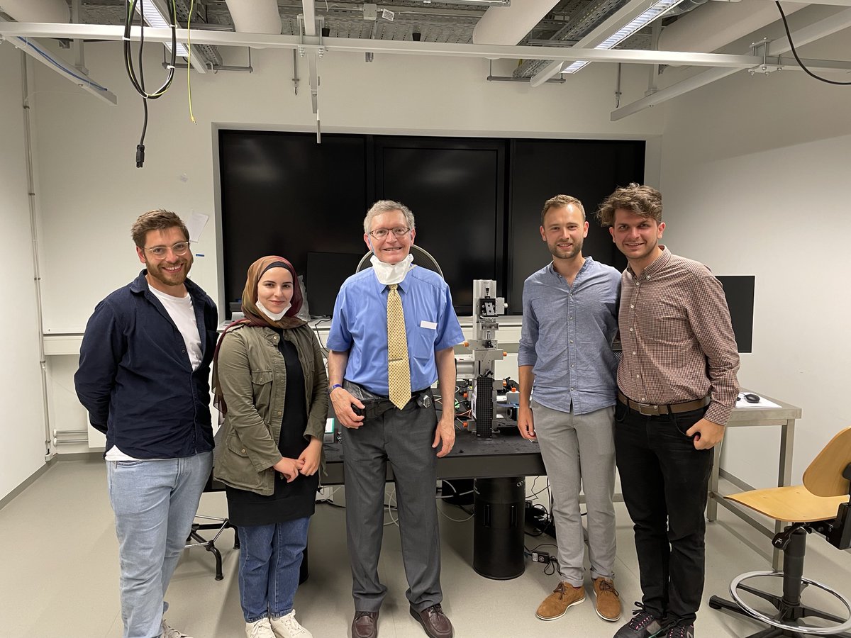 Leonhard Möckl (@lmoeckl) on Twitter photo It was a huge pleasure and honor to welcome W.E. Moerner at our institute in July -- we had a wonderful time discussing science! @MoernerLab <a href="/MPI_Light/">Max Planck Institute for the Science of Light</a> It was a huge pleasure and honor to welcome W.E. Moerner at our institute in July -- we had a wonderful time discussing science! @MoernerLab <a href="/MPI_Light/">Max Planck Institute for the Science of Light</a>