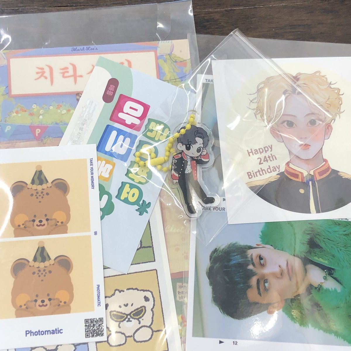 #My_First_and_Last_mark

스탭앤고님 카페 전시 너무 예쁘고 카페도 쾌적하고 좋았음.... 근데 난 1일에 가서 럭드랑 굿즈 못산거 너무 아쉬움😭😭😭😭 그래도 운좋게 선착 키링 받은거 너무 귀여웠다🥰🥰