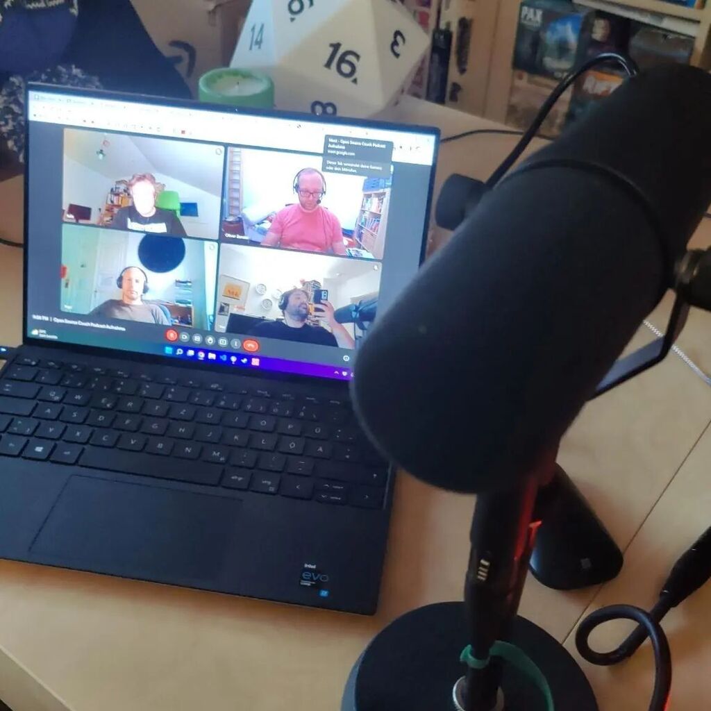 opensourcecouch's tweet image. Gleich zwei(!) neue Folgen sind im Kasten. Diesmal mit Gästen. 😎🤟 Jetzt noch Abmischen und dann raus damit 😊