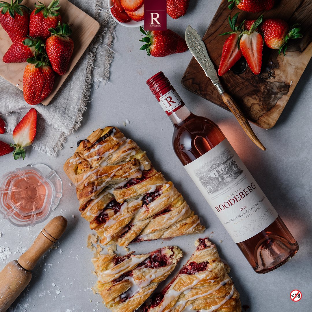 Cold and cozy nights call for one thing and one thing only: a delicious winter dessert. ​

We highly recommend enjoying this treat with a relaxing glass of Roodeberg Rosé!​

The good news: we have the recipe right here: roodeberg.com/strawberry-cre… 😉​

#RoodebergWine