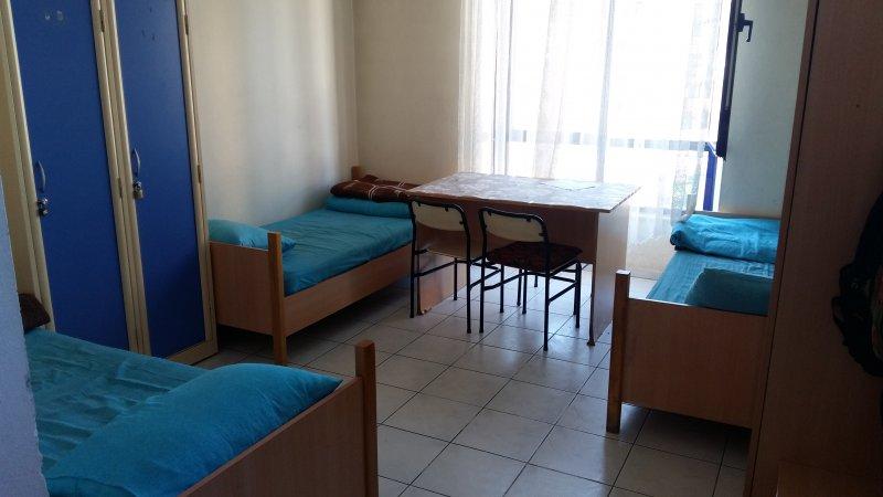 HASAN KARAKAYA OKUL PANSİYONUMUZ
2-3 kişilik odalardan oluşan pansiyonumuz öğrencilerimize hotel konforu yaşatmaktadır. 
-Her odada lavabo, banyo,
-Konforlu etüt salonları,
-Halı saha,
-Vücut geliştirme ve Spor salonu,
-Masa tenisi,
-Tv odası,
öğrencilerimizin hizmetindedir.