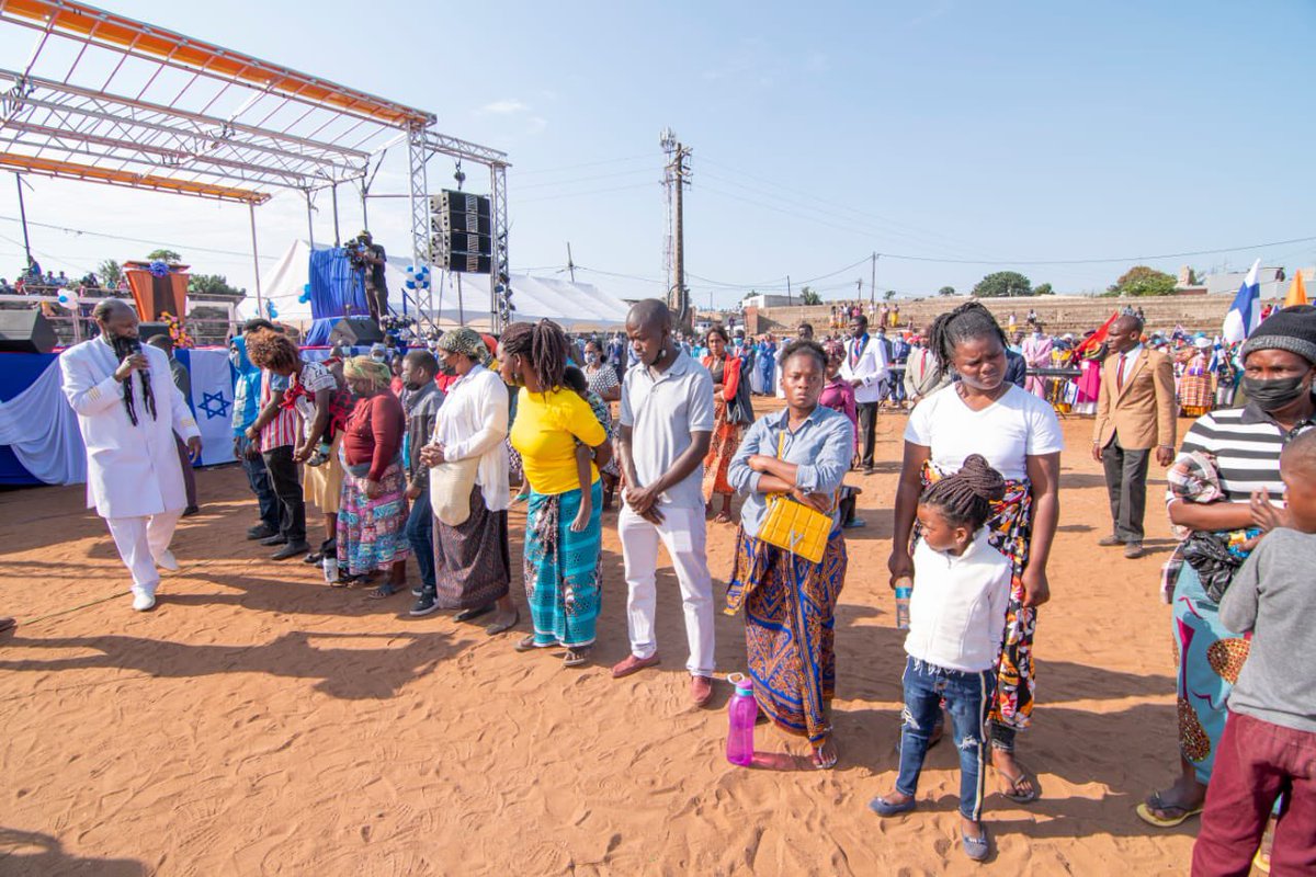 ACTRghteousness's tweet photo. Shocking wonders of our time. The Bible repeat of Act 5:15  As a result, people brought the sick into the streets and laid them on beds and mats so that at least Peter's shadow might fall on some of them as he passed by. #TheMaputoMission https://t.co/Myn4ceVcuB