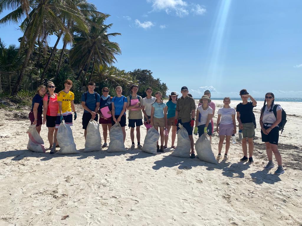 campkenya's tweet photo. #TeamEmbe have arrived at our camp in Muhaka! After settling in, the team started cleaning litter off the beaches and did a fantastic job 🙌@CampsInt #dosomethingamazing #campseffect https://t.co/z0esPda7uS