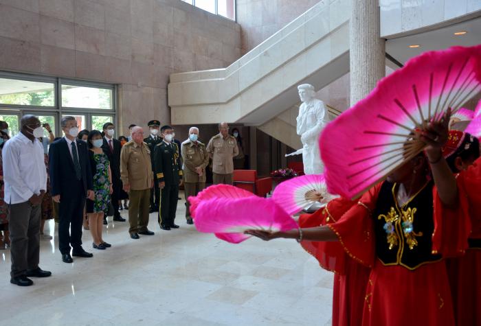China continuará el camino del desarrollo pacífico y siempre será un constructor de la paz mundial.
#FarCuba conmemoró, este lunes, el aniversario 95 del Ejército Popular de Liberación (EPL) de ese hermano país.
 #CubaPorLaVida
#CubaEsAmor