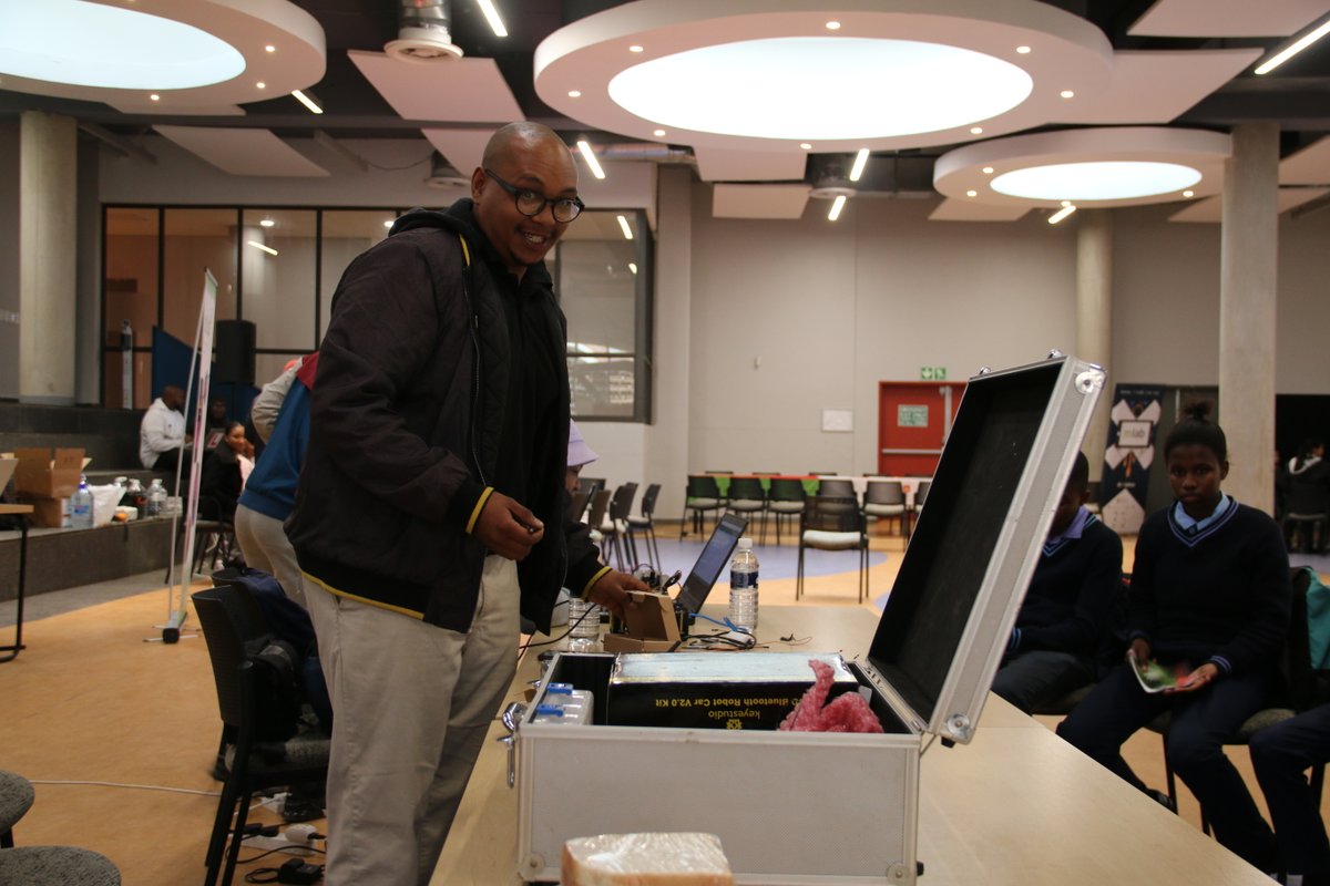 leeezo99's tweet photo. #NSW2020 Day 1 Hosted at Sol Plaatjie University saw an influx of learner interest in the workshops and demos on display. #SASSCIWEEK

@NCDevEco 
@MySPU 
@SAASTA @dsigovza https://t.co/zlaa6czKZh
