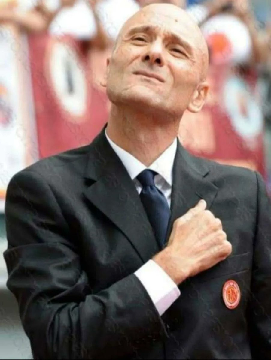 "È entrato, ha guardato solo la Sud, ha applaudito, poi si è raccolto in una smorfia di commozione, ha stretto la mano destra in un pugno e se l’è stretta al cuore guardandola. Credo significhi ti amo". 

✍🏻 <a href="/ToninoCagnucci/">Tonino Cagnucci</a> 

buff.ly/3zt99I6