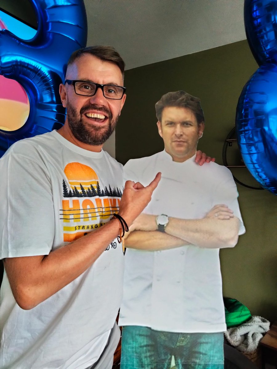 ProperOnions's tweet image. The family know I'm a big fan, so did the best they could to make sure @jamesmartinchef was there to wish me happy birthday 👌