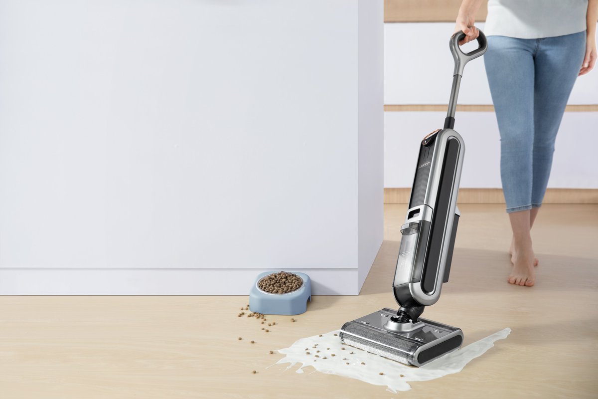 UWANT_global's tweet photo. 🥰Ten highlights of UWANT X100:
👉The Sixth one:
Flexible Dual Shaft, Free Cleaning!
360° free twist, flexibly adjustable brushes, and included angle allow cleaning under the bed, corners of walls, and the legs of desks and chairs easily, leaving no dead ends. https://t.co/x0Tvqvqf3r