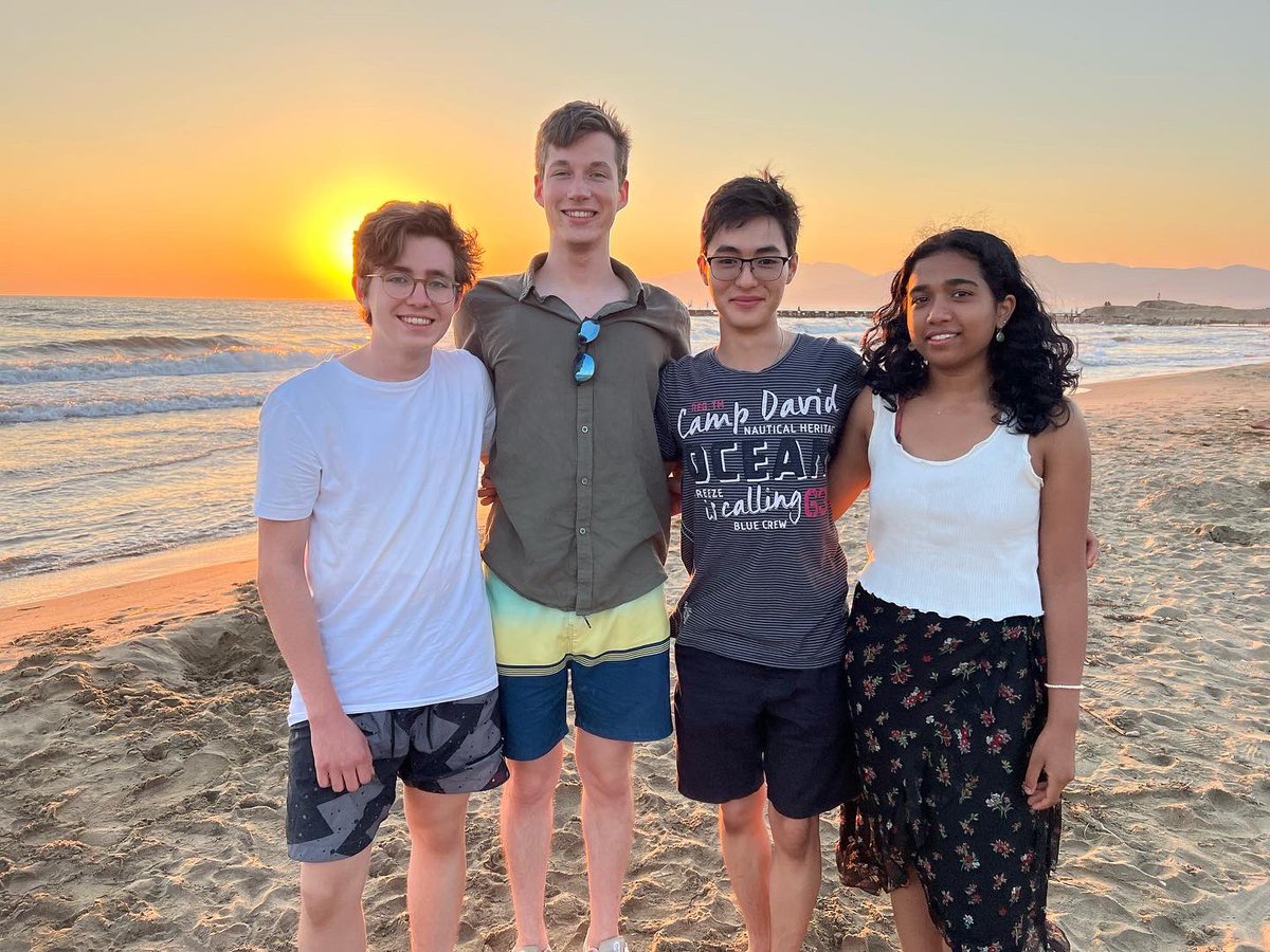 yesinspires's tweet photo. Unser Schweizer Team hat an der Internationalen Wirtschaftsolympiade 2022 drei Bronzemedaillen geholt und kamen mit ihrem Business Case in die Top 10! Wir gratulieren herzlich!🇨🇭#IEO2022 #wissenschaftsolympiade https://t.co/WdVST2Lr1R