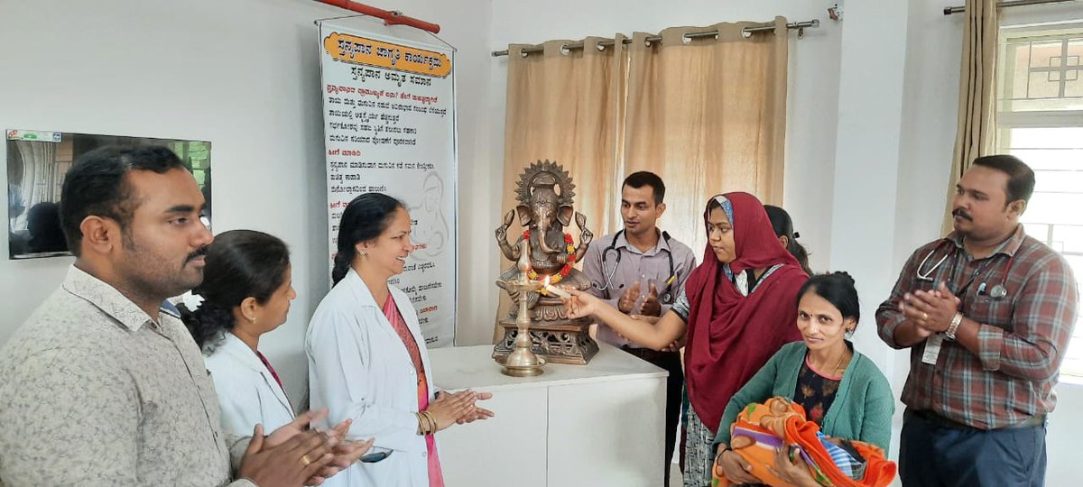 SdmCollege's tweet photo. Breast feeding week celebration held in the institute.
Expert talk on "Breast feeding awareness &amp; feeding techniques" delivered by Dr Shailaja U, Prof. Dept. of Kaumarabhritya; Dr Vijayalaxmi Mallannavar, Asso. Prof. spoke on "Benefits of breast feeding" on 1st Aug 2022. https://t.co/2cfqOiJ2nF