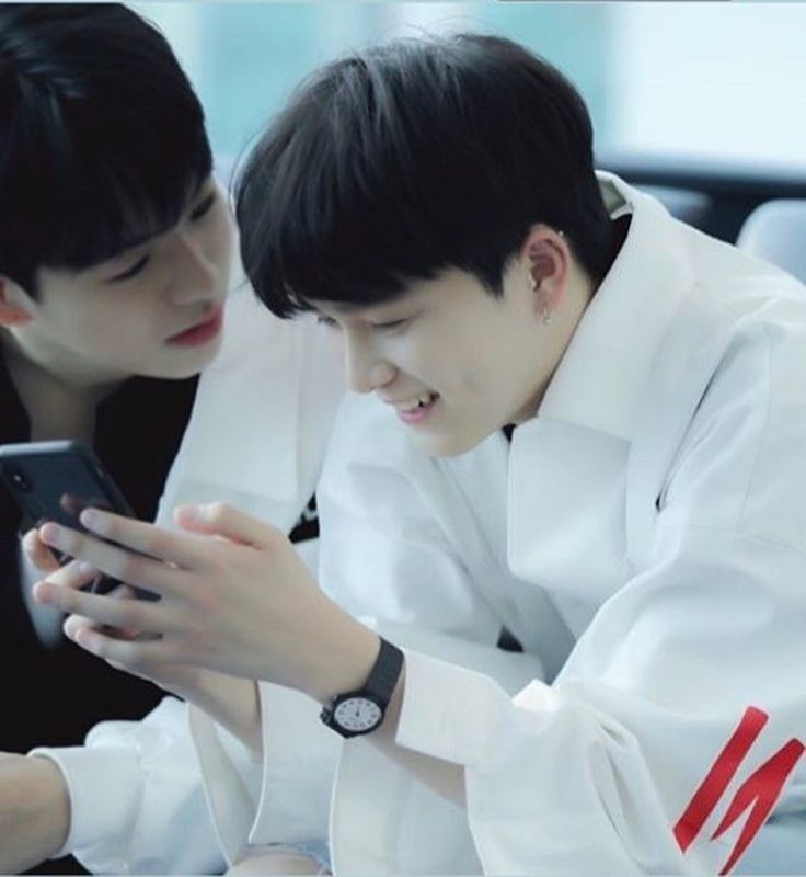 asahi_dimples's tweet photo. There is something in the way he looks at him🥺❤️
#JAEHYUK #ASAHI 
#jaeshi ❤️❤️ https://t.co/qksWbY3yHp
