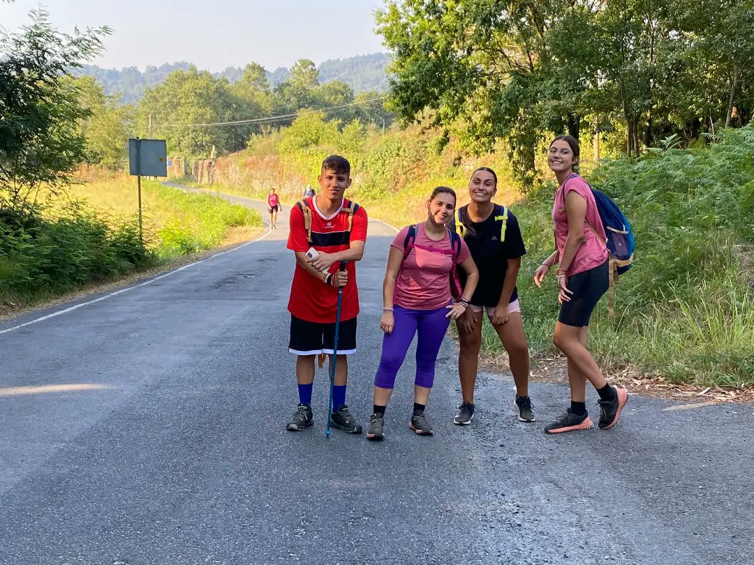 RealejosNazaret's tweet photo. Aprovechamos el comienzo del día para reflexionar y coger fuerzas. Cuarta etapa: de O Foxo a Vedra. ¡Continuamos nuestro #CaminoDeSantiago #CamiñoMiñotoRibeiroXa 
.
.
#camiñomiñotoribeiro @coleinnovadores #NazaretRealejos #MiColeMola #MomentosQueSonRegalos https://t.co/E4kjMoP1mS