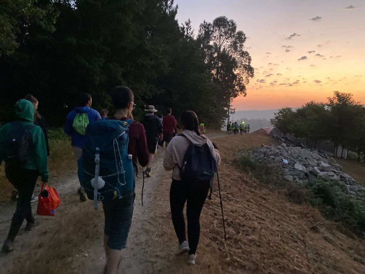RealejosNazaret's tweet photo. Aprovechamos el comienzo del día para reflexionar y coger fuerzas. Cuarta etapa: de O Foxo a Vedra. ¡Continuamos nuestro #CaminoDeSantiago #CamiñoMiñotoRibeiroXa 
.
.
#camiñomiñotoribeiro @coleinnovadores #NazaretRealejos #MiColeMola #MomentosQueSonRegalos https://t.co/E4kjMoP1mS