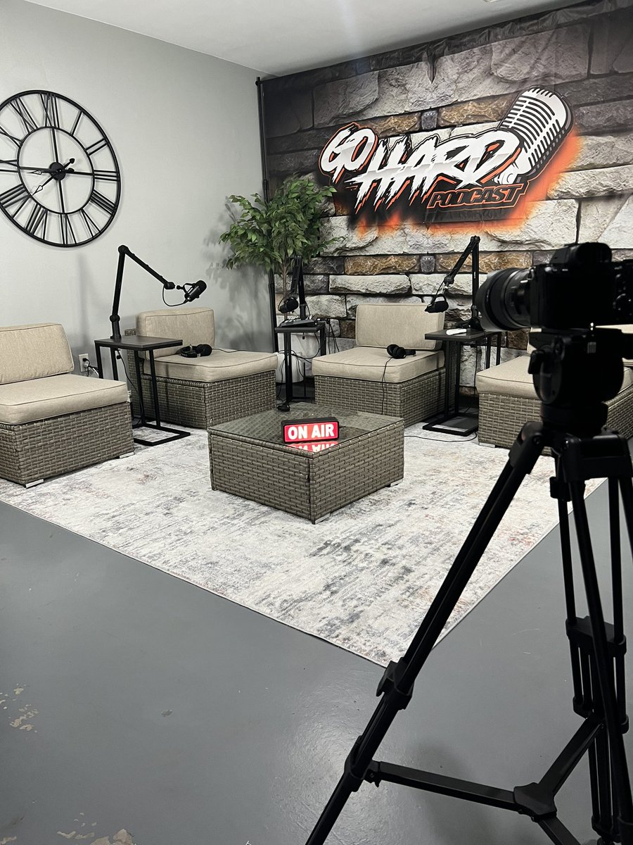 GoHardPodcast's tweet photo. #studio #podcast https://t.co/DG4zpJ37fe