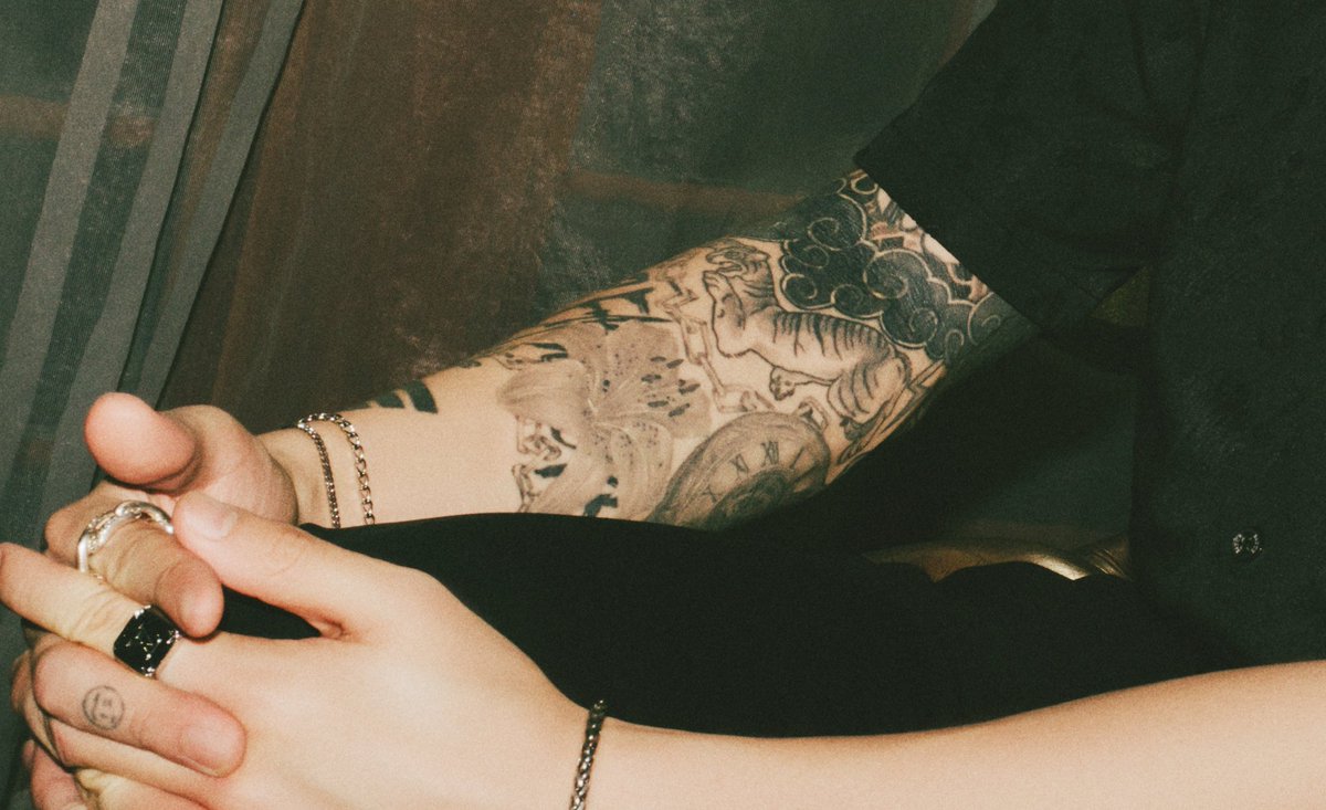 James_Alter1's tweet photo. jungkook’s body art is beautiful. https://t.co/00R1A5bMT5
