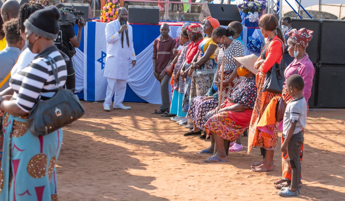 ItsIsaac_Snr's tweet photo. Luke.7.16 They were all filled with awe and praised God."A great prophet has appeared among us,"they said."God has come to help his people.
99 people were HEALED in just Concluded #MaputoMission.
You will agree with me that A GREAT PROPHET HAS APPEARED AMONGST US. https://t.co/TPU3MwVlQY