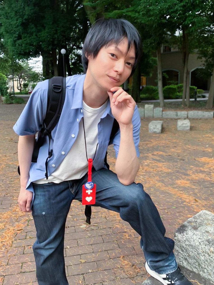 yanagiktr's tweet photo. 今日はめっちゃ暑かったな．
みんな、暑さ対策どうしてる？
日焼け止めクリームはサ骨にも塗ってるかい？

夜7時以降の水分補給は大事だぜ？
そして、やなぎへ愛を．
Thank you…..with Love. https://t.co/LXrlCKawad