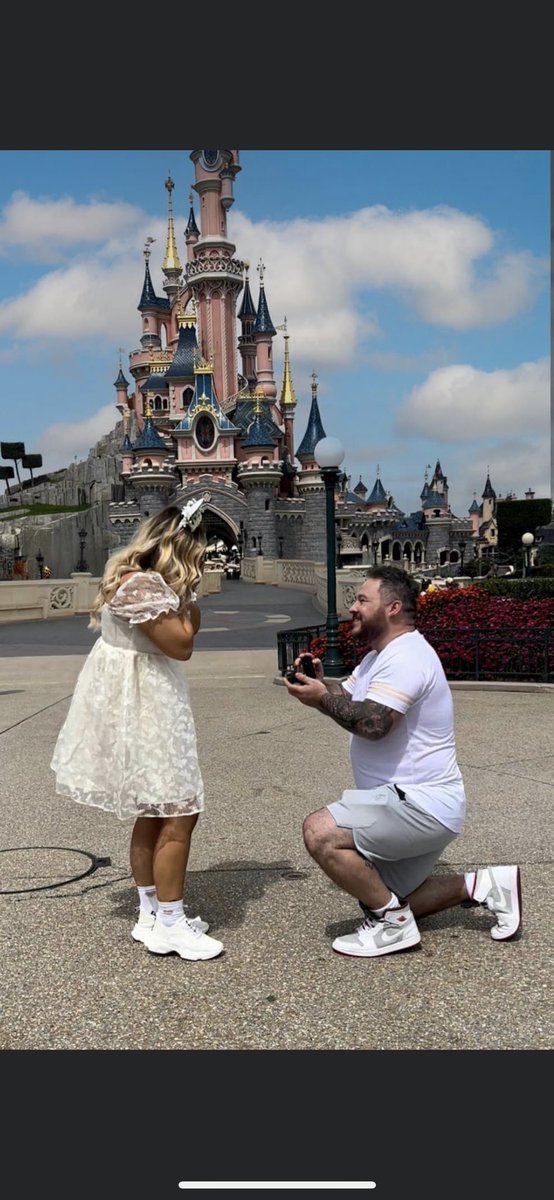 Reach Out & Find Your, Happily Ever After ✨ @DisneylandParis @DLPHelp #disneylandparis #disneylandproposal #happilyeverafter #fairytaleproposal #dreamcometrue #DisTwitter