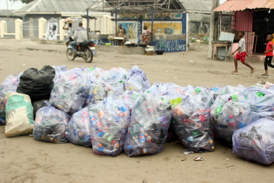 fabenigeria's tweet photo. Okun-Ajah beach cleanup with @cardtonic was a success 💃💃💃

We collected a total of 362.9kg of plastics😀  

Would you like to partner with us on our next cleanup? Send us an email on info@fabeinternational.org

#fabebeachcleanup #beachcleanup https://t.co/HBeSDg5exF