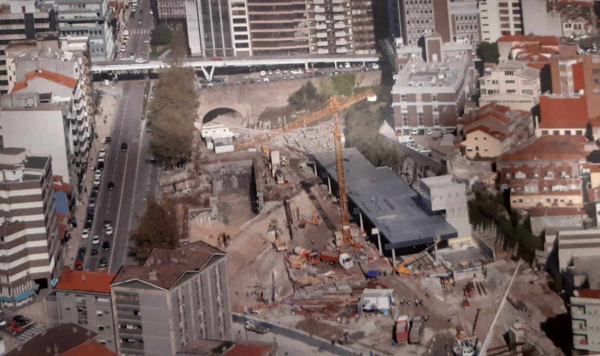 MetrodoPorto's tweet photo. #throwback2001
A Estação da Trindade começava a ganhar forma e o Metro do Porto também. https://t.co/pozlZiUCuo