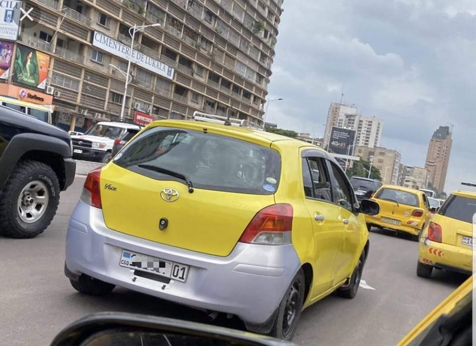 Les gars quand vous voyez un taxi remplit des filles ne montez pas. Hier j'ai failli me faire violer par 4 metisses 🤧