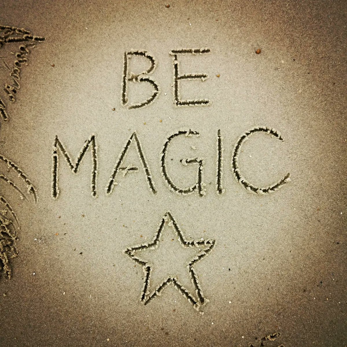 DigiDaughter's tweet photo. Be Magic 🌟 #alicat #magician #puppet #ventrilloquist #cat #fez #RayAlan #TheMagicCircle #kidstv #HTVWest
💛 #Covid2022 #Lockdown2021 #morale #VitaminSea 🌊🌊🌊 #DuneToons #Lockdown2020 #comics #cartoons ✍️ #SandBanksy #shorelinesally Character No.1625 https://t.co/zPnnyTIAYI