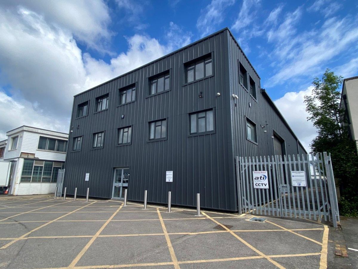 CattaneoAgency's tweet photo. 28 LYON ROAD, HERSHAM TRADING ESTATE, WALTON ON THAMES - https://t.co/5xE2o8aeeq https://t.co/sqCqYrk9gM