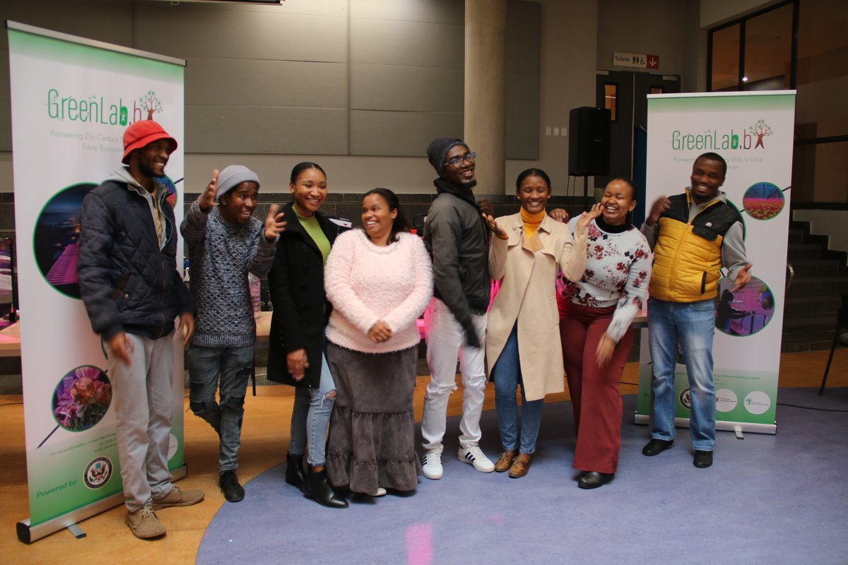 leeezo99's tweet photo. #NSW2022 Day 1 was so exciting for learners from Kimberley, some attending the #NationalScienceWeek for the 1st time. Getting exposed to #ScienceAndInnovation through workshops and demonstrations. @MySPU @NCDevEco @NRF_SAASTA @dsigovza https://t.co/te6Tbmic4j