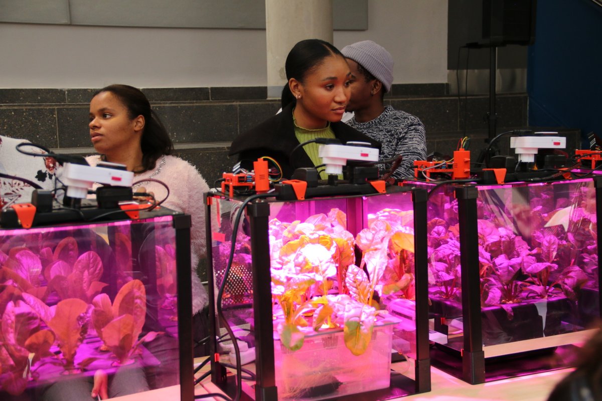 leeezo99's tweet photo. #NSW2022 Day 1 was so exciting for learners from Kimberley, some attending the #NationalScienceWeek for the 1st time. Getting exposed to #ScienceAndInnovation through workshops and demonstrations. @MySPU @NCDevEco @NRF_SAASTA @dsigovza https://t.co/te6Tbmic4j