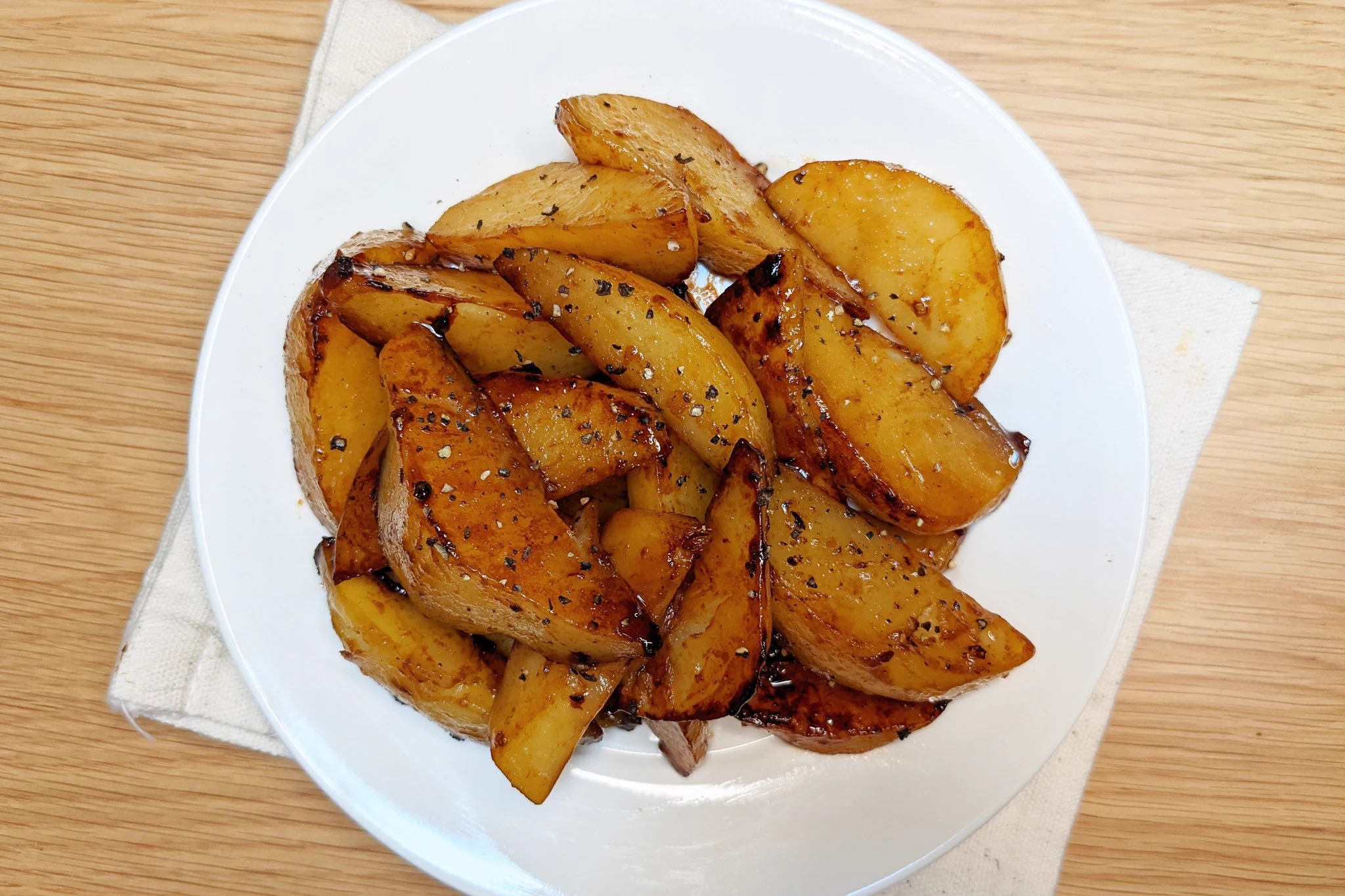 これは美味しそう！バターと鶏ガラ醤油のおつまみ焼きポテト‼