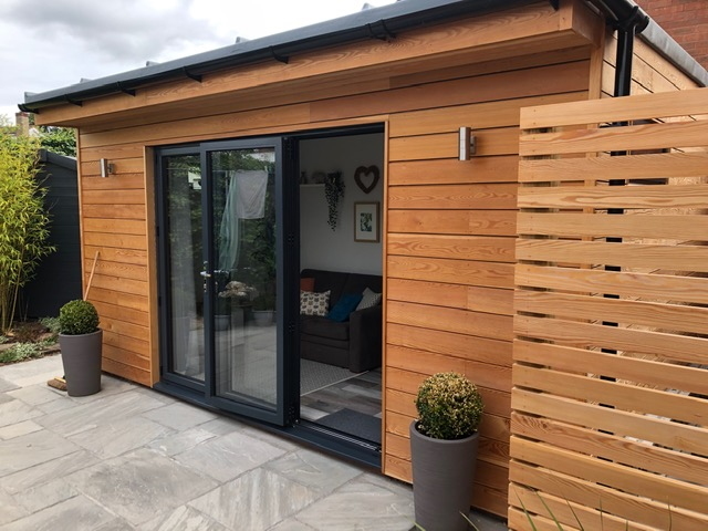 As a contemporary Siberian Larch cladding manufacturer, we pride ourselves in the quality of the products we produce.
Our Siberian Larch cladding is produced from the best grade Siberian Larch available (Unsorted I – 3) which has few knots compared to lesser grade.
Co2 Larch®