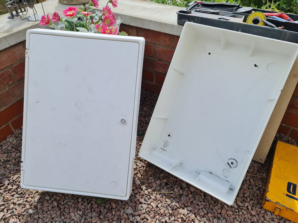 £71.25 for a surface electric box and come to site realising it had already been used 🤨 Not used <a href="/Jewson/">Jewson</a> before personally, shame as not the best price and not worth that for a 2nd hand one.