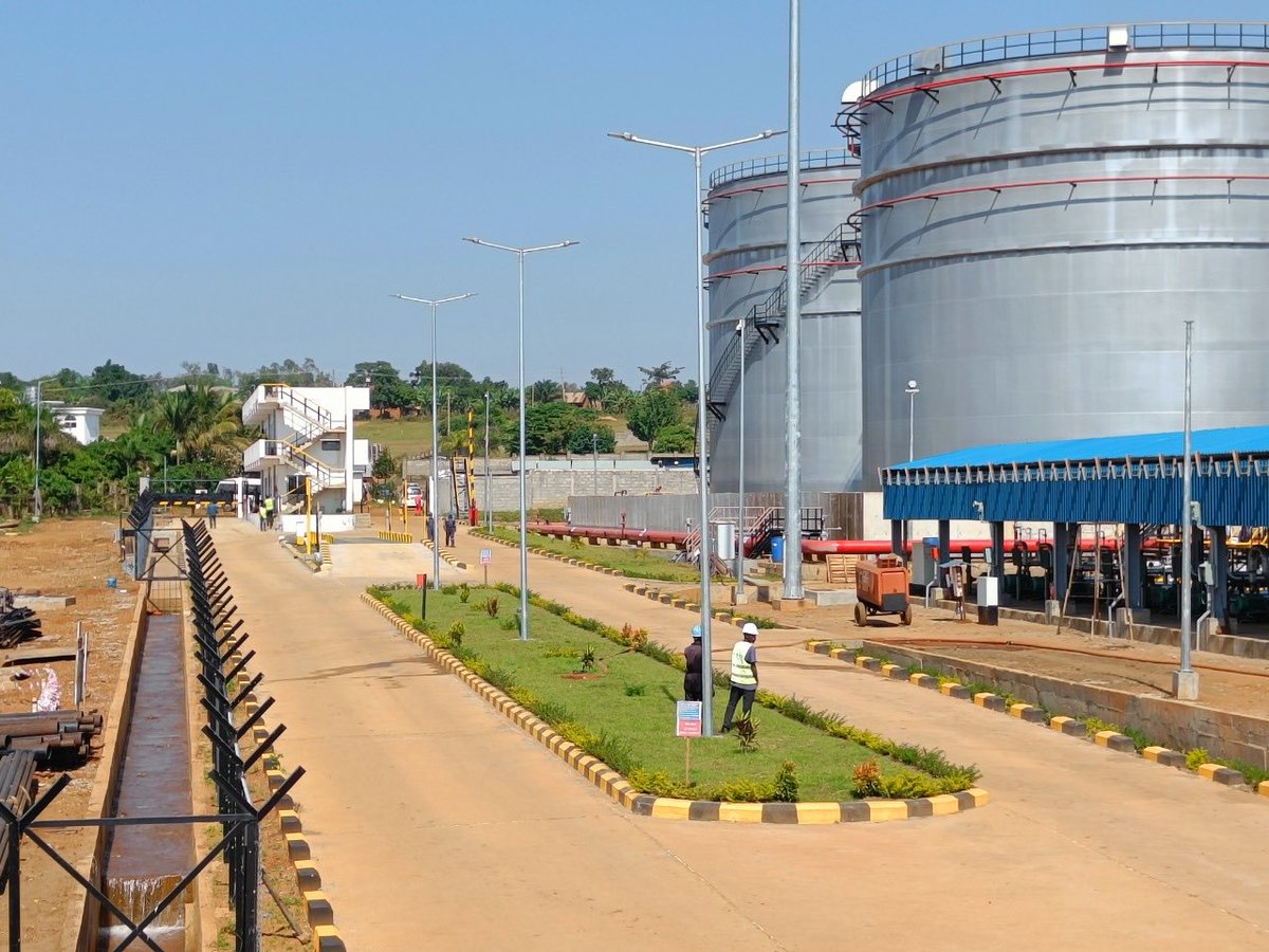 The MAHATHI INFRA (U ) LTD Strategic fuel tanks and logistics infra structure is now ready to uplift fuel ⛽️ from kisumu KPC  supply chain,this investment will be fully operationalized to serve the country and the region ⁦<a href="/KagutaMuseveni/">Yoweri K Museveni</a>⁩ ⁦⁦<a href="/StateHouseKenya/">State House Kenya</a>⁩
