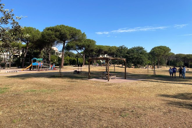 Roma's tweet photo. 🌳 Dopo quasi 10 anni di attesa apre il Parco di #TorMarancia. Oltre 13 ettari di verde pubblico fruibili per i cittadini, con ingresso in via di #GrottaPerfetta.
In programma ora la realizzazione del Parco Urbano più grande d'Europa 👉https://t.co/vfmhZ94csC https://t.co/nIaiwK7GSd