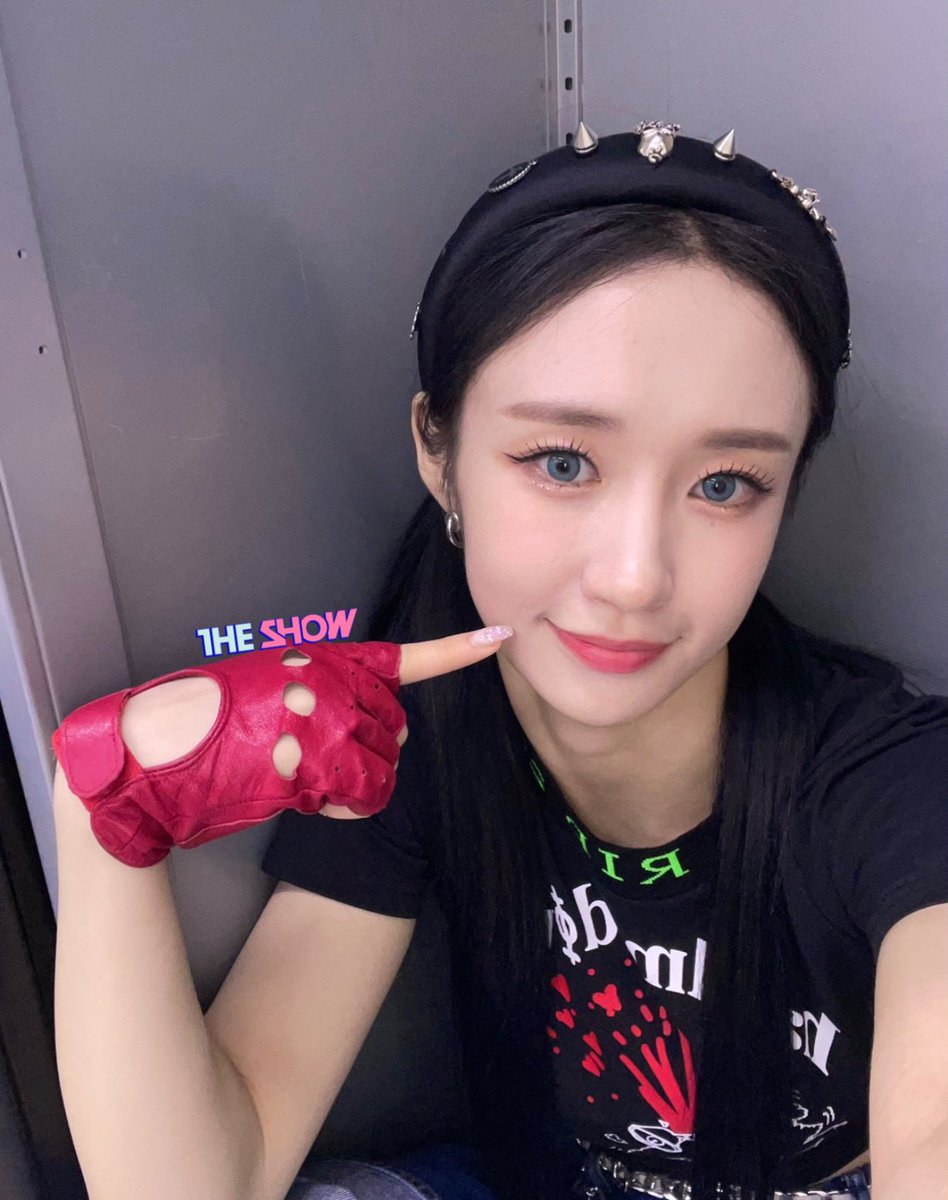 SsFancafe's tweet photo. [TWITTER]

THE SHOW update with Purple Kiss

#PURPLE_KISS #퍼플키스 #Nerdy  #Geekyland #Dal https://t.co/oL3MjllkuQ