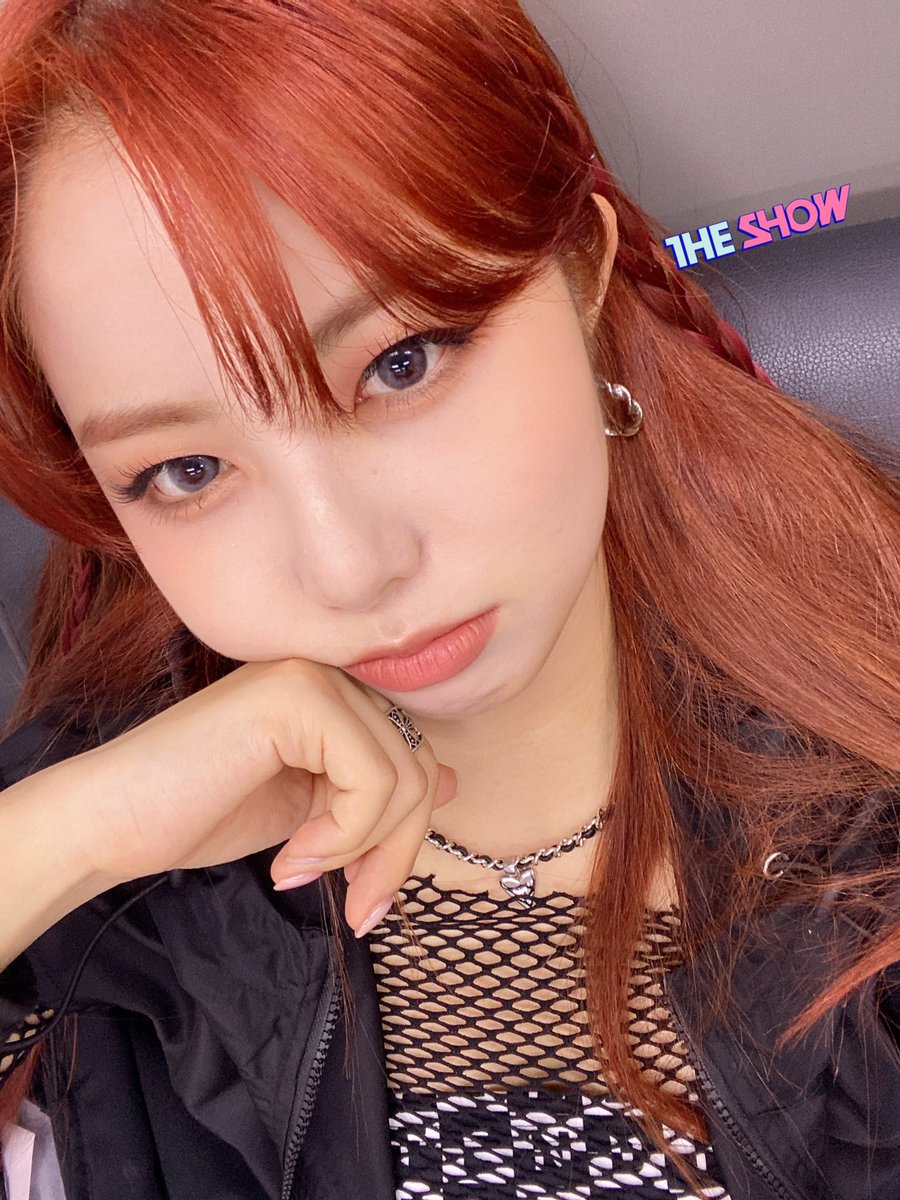 SsFancafe's tweet photo. [TWITTER]

THE SHOW update with Purple Kiss

#PURPLE_KISS #퍼플키스 #Nerdy  #Geekyland #Dal https://t.co/oL3MjllkuQ